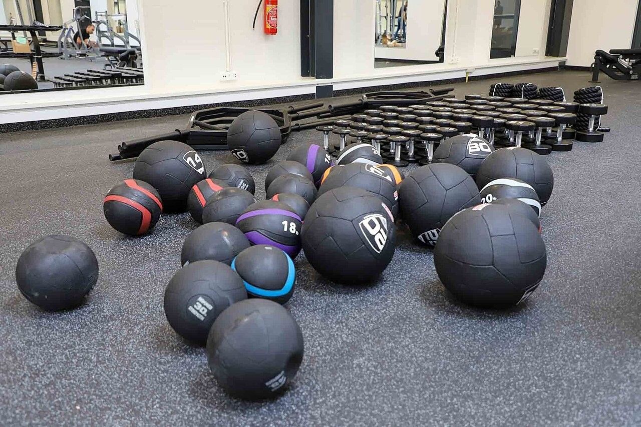 Dumbbells (stock photo)
